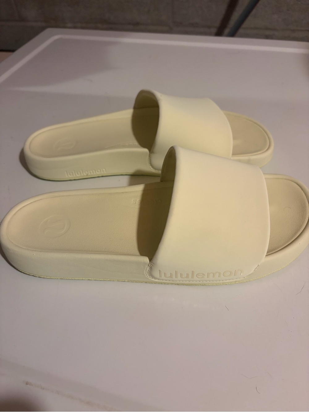 lululemon athletica Slide Sandals